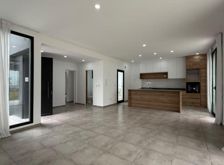 Casa · 94m² · 3 Ambientes · 1 Cochera