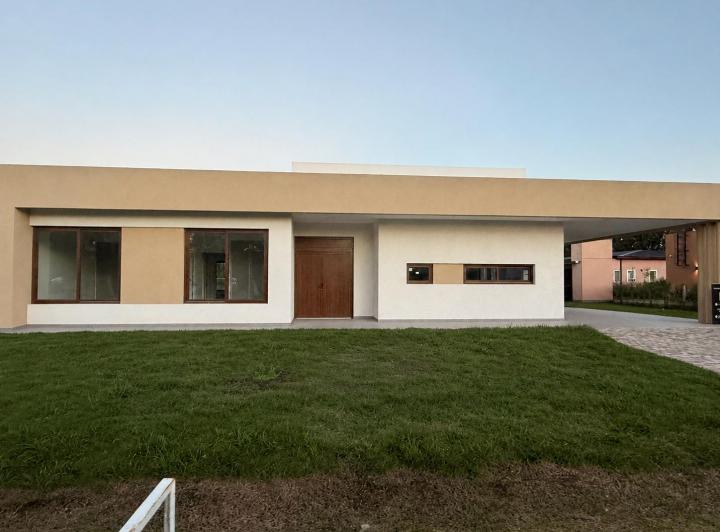 Casa · 206m² · 4 Ambientes · 2 Cocheras