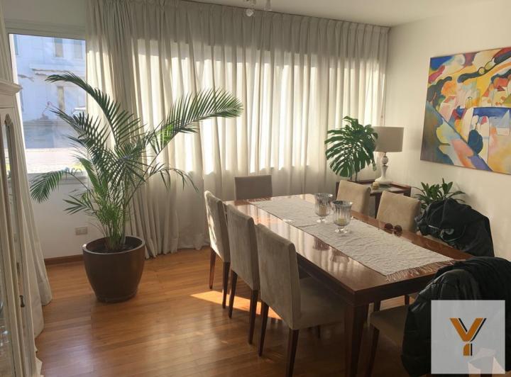 Casa · 245m² · 4 Ambientes · 2 Cocheras