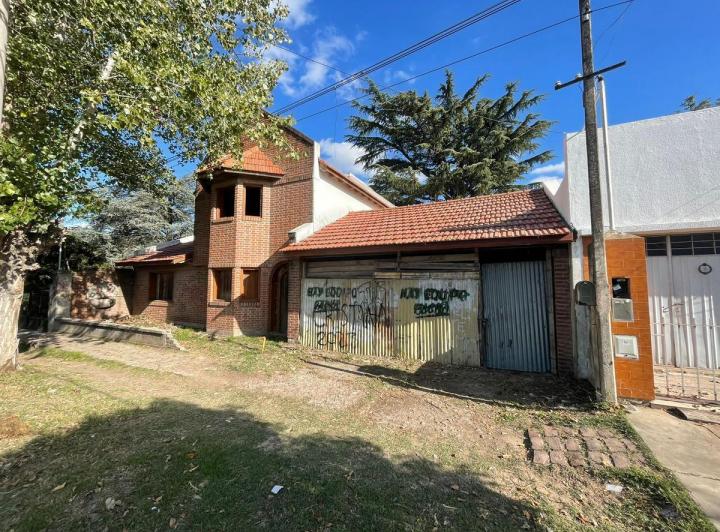 Casa · 200m² · 4 Ambientes · 1 Cochera