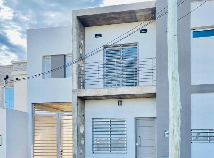 Casa · 79m² · 5 Ambientes · 1 Cochera