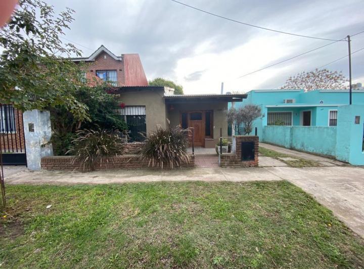 Casa · 100ha · 5 Ambientes · 2 Cocheras