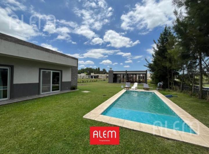Casa · 174m² · 4 Ambientes · 2 Cocheras
