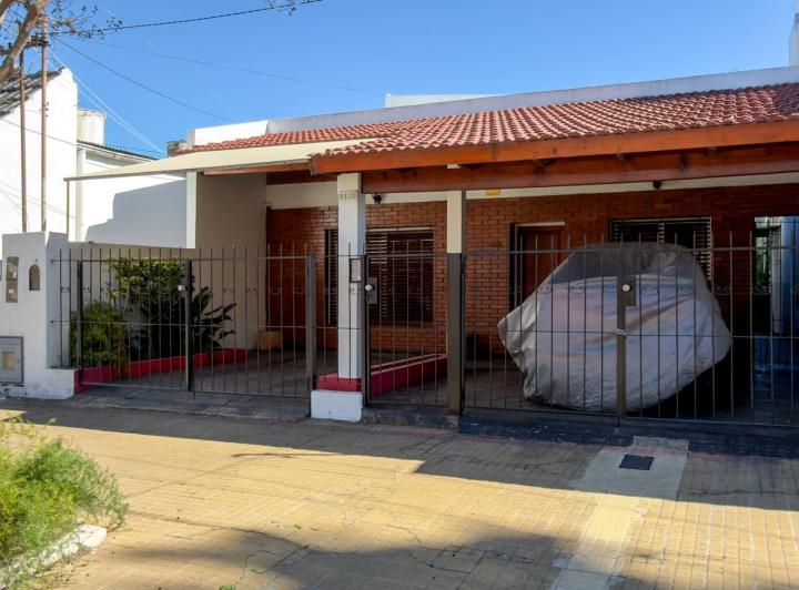 Casa · 160m² · 6 Ambientes · 2 Cocheras