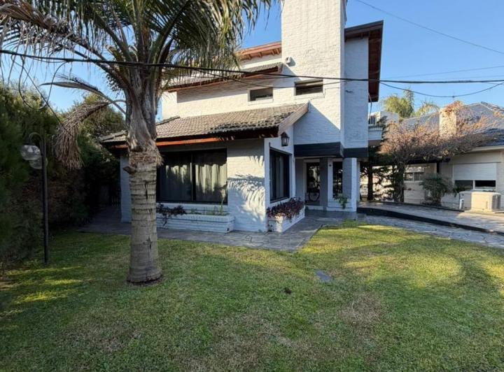 Casa · 180m² · 4 Ambientes · 1 Cochera
