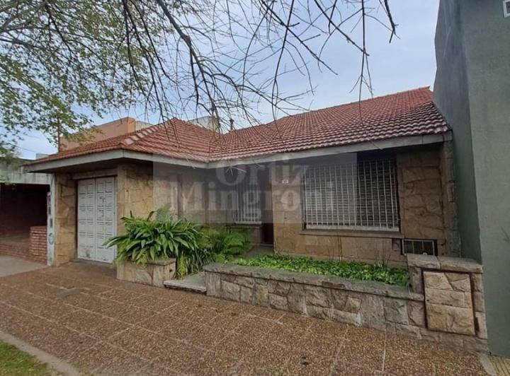 Casa · 125m² · 4 Ambientes · 1 Cochera