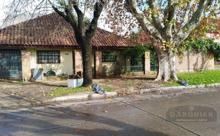 Casa · 760m² · 3 Dormitorios · 2 Cocheras