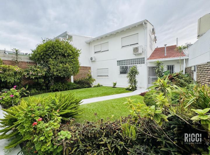 Casa · 210m² · 4 Ambientes · 1 Cochera