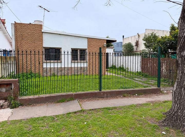 Casa · 96m² · 4 Ambientes · 2 Cocheras