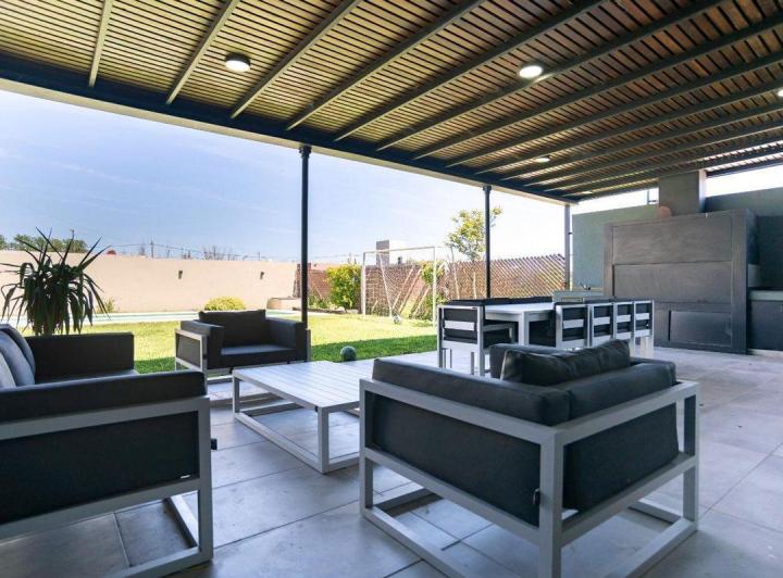 Casa · 120m² · 4 Ambientes · 2 Cocheras