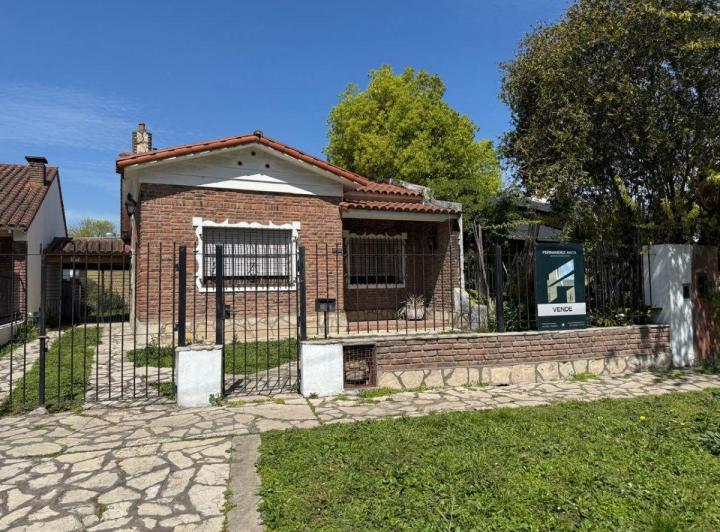 Casa · 85m² · 4 Ambientes · 3 Cocheras