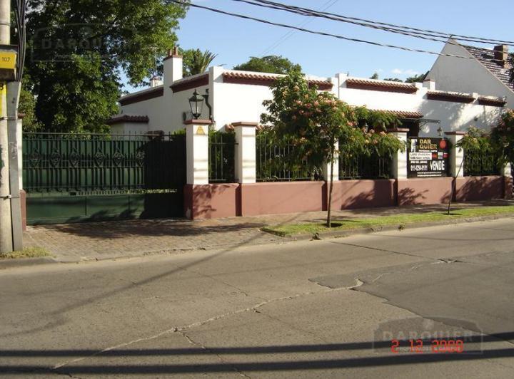 Casa · 420m² · 3 Dormitorios