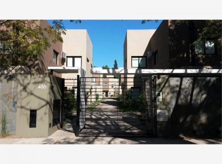 Casa · 90m² · 4 Ambientes · 2 Cocheras