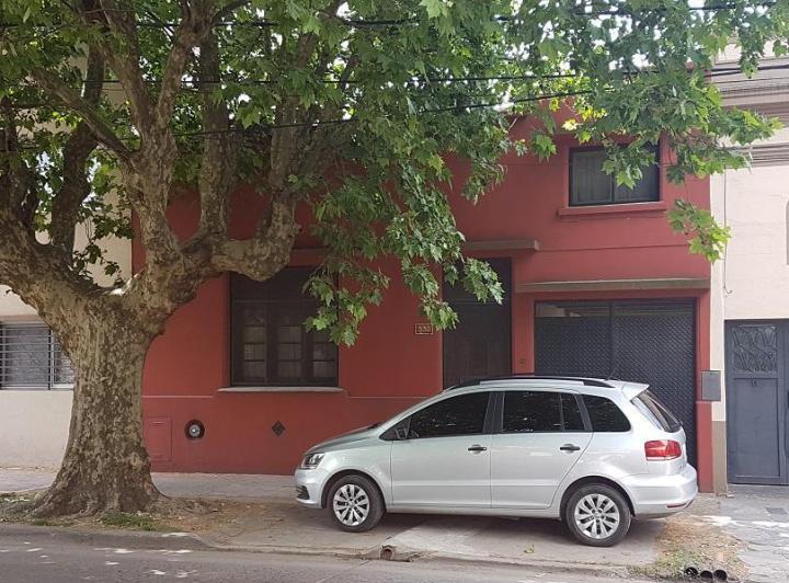 Casa · 230m² · 6 Ambientes · 5 Cocheras