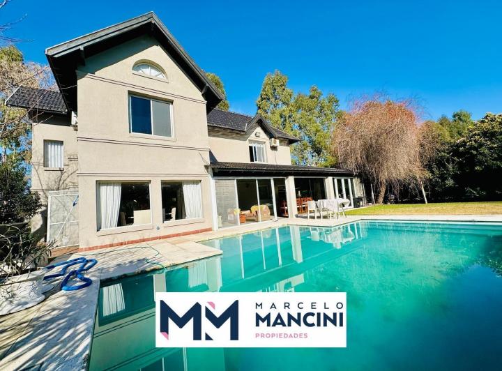 Casa · 180m² · 5 Ambientes · 2 Cocheras