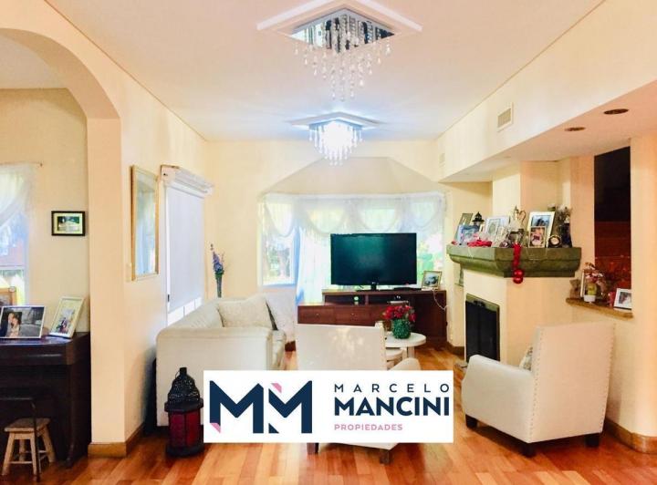 Casa · 220m² · 5 Ambientes · 1 Cochera