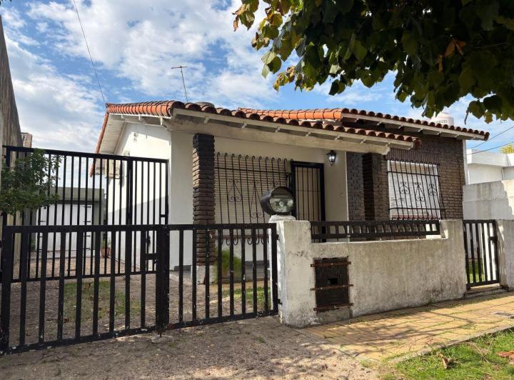 Casa · 110m² · 3 Ambientes · 1 Cochera