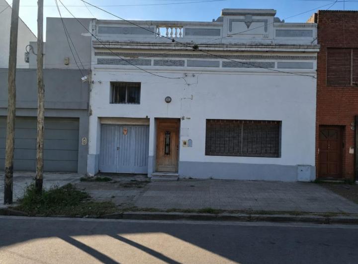 Casa · 230m² · 4 Ambientes · 3 Cocheras