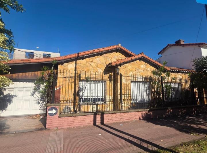 Casa · 115m² · 3 Ambientes · 1 Cochera