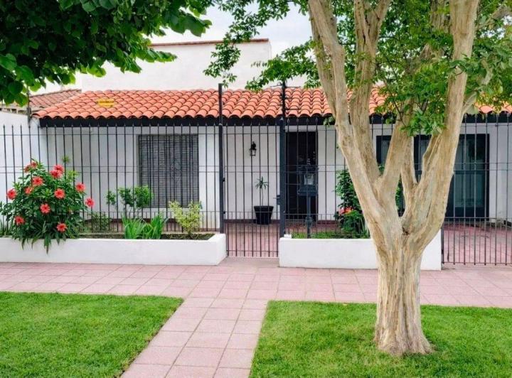 Casa · 230m² · 5 Ambientes · 3 Cocheras