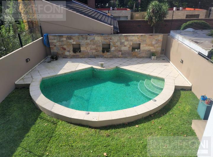 Casa · 180m² · 7 Ambientes · 2 Cocheras