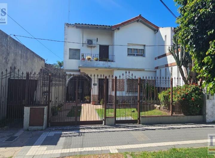 Casa · 160m² · 6 Ambientes · 3 Cocheras