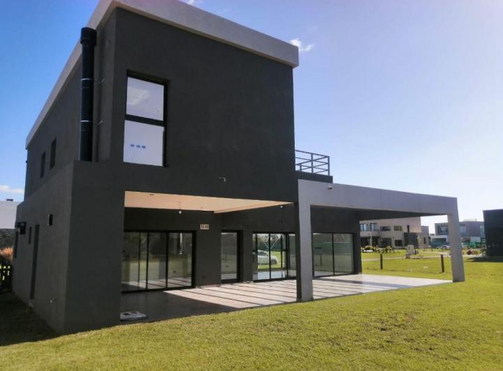 Casa · 150m² · 4 Ambientes · 1 Cochera