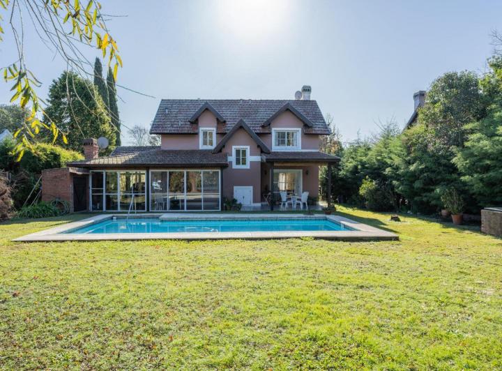 Casa · 166m² · 4 Ambientes · 1 Cochera