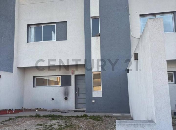 Casa · 80m² · 3 Ambientes · 2 Cocheras