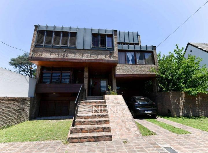 Casa · 200m² · 4 Ambientes · 2 Cocheras