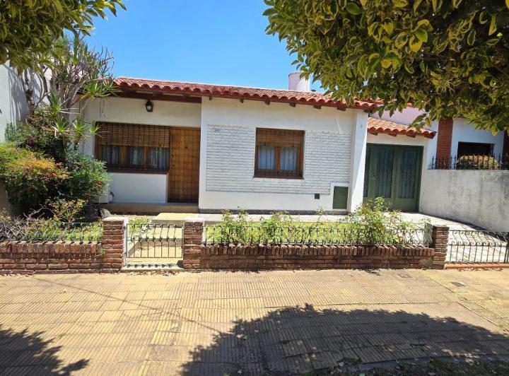 Casa · 90m² · 3 Ambientes · 2 Cocheras