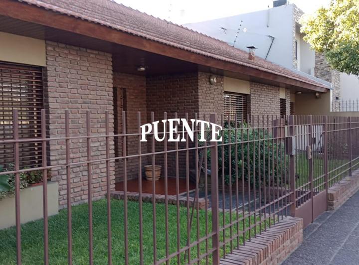 Casa · 190m² · 4 Ambientes · 3 Cocheras