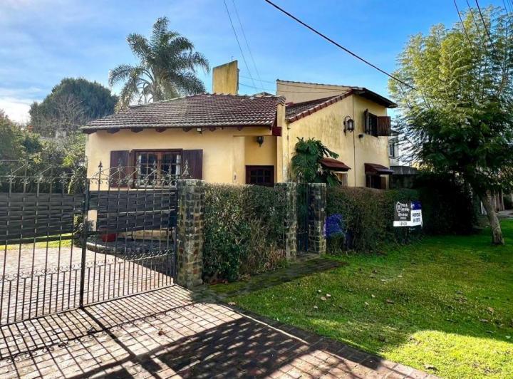 Casa · 170m² · 4 Ambientes · 1 Cochera
