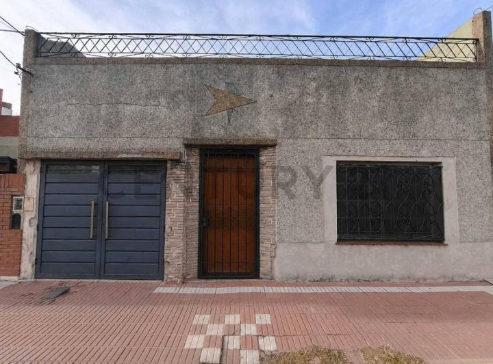 Casa · 131m² · 4 Ambientes · 1 Cochera