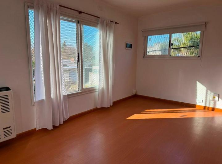 Casa · 184m² · 4 Ambientes · 2 Cocheras