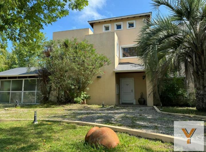 Casa · 250m² · 4 Ambientes