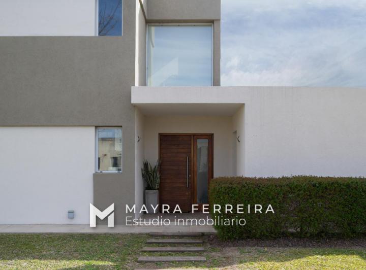 Casa · 262m² · 5 Ambientes · 2 Cocheras