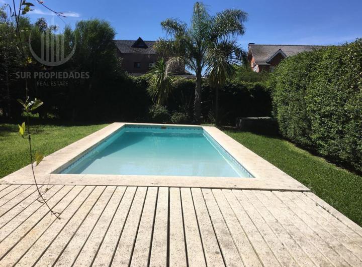 Casa · 870m² · 5 Ambientes · 2 Cocheras