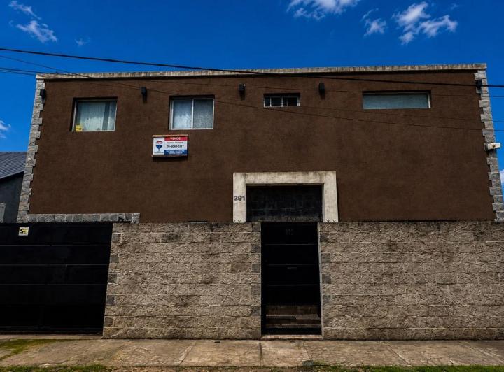 Casa · 220m² · 4 Ambientes · 2 Cocheras