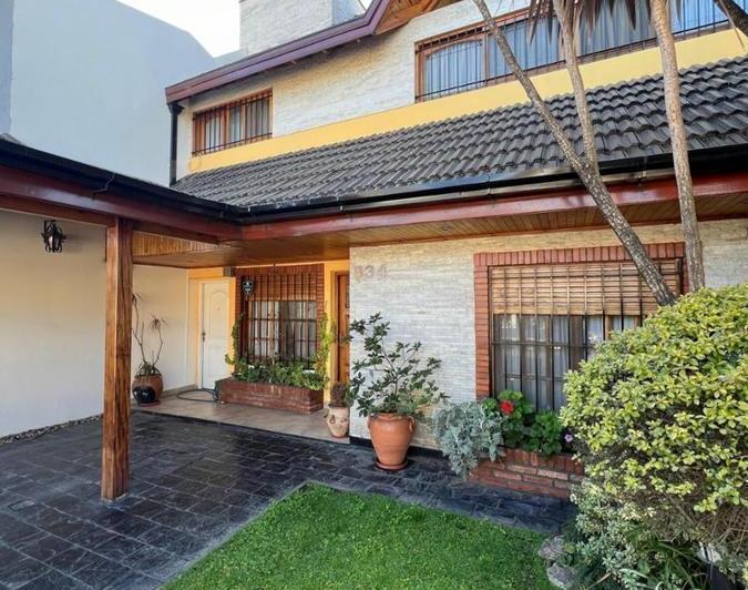 Casa · 177m² · 4 Ambientes · 1 Cochera