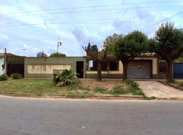 Casa · 200m² · 4 Ambientes · 3 Cocheras