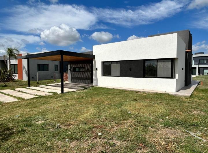 Casa · 170m² · 4 Ambientes · 2 Cocheras