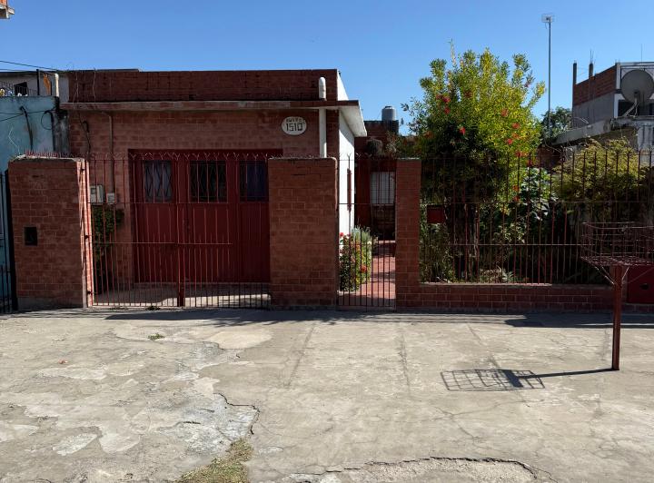 Casa · 200m² · 5 Ambientes · 1 Cochera