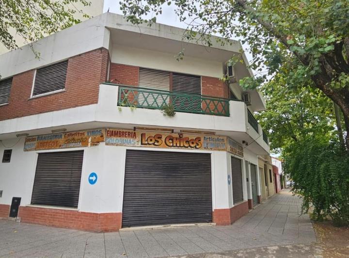 Casa · 180m² · 4 Ambientes · 1 Cochera