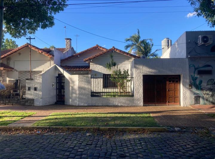 Casa · 300m² · 4 Ambientes · 2 Cocheras