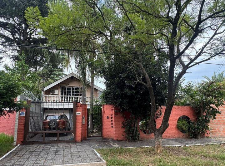 Casa · 340m² · 4 Ambientes · 2 Cocheras