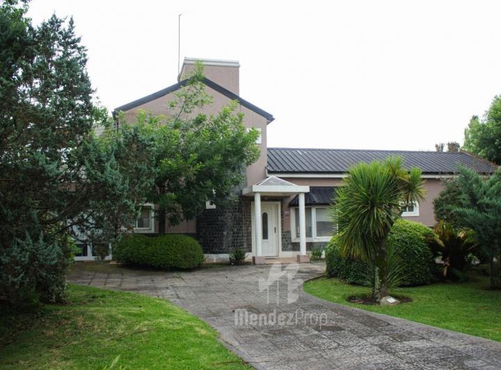 Casa · 180m² · 4 Ambientes · 3 Cocheras