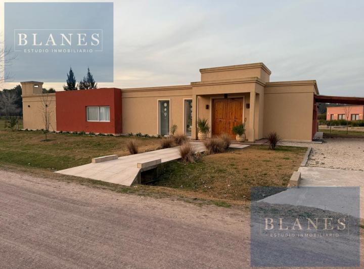 Casa · 169m² · 4 Ambientes · 6 Cocheras
