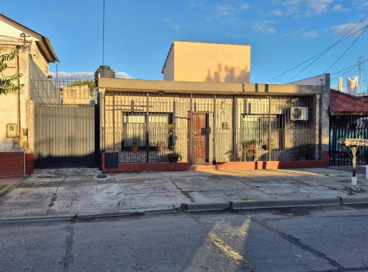 Casa · 150m² · 3 Ambientes · 4 Cocheras