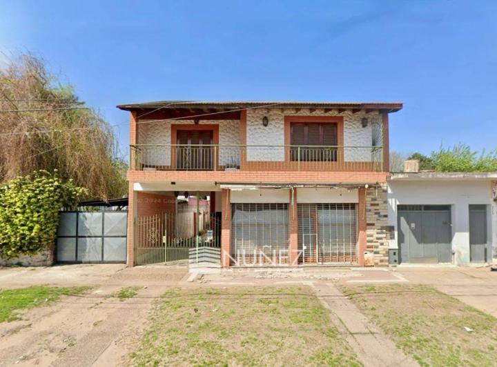 Casa · 240m² · 6 Ambientes · 1 Cochera